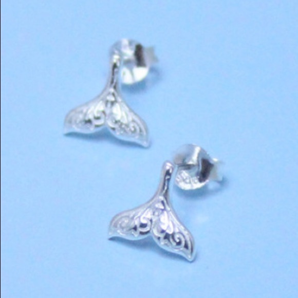 Jewelry - Tail 🍃 Stud Earrings